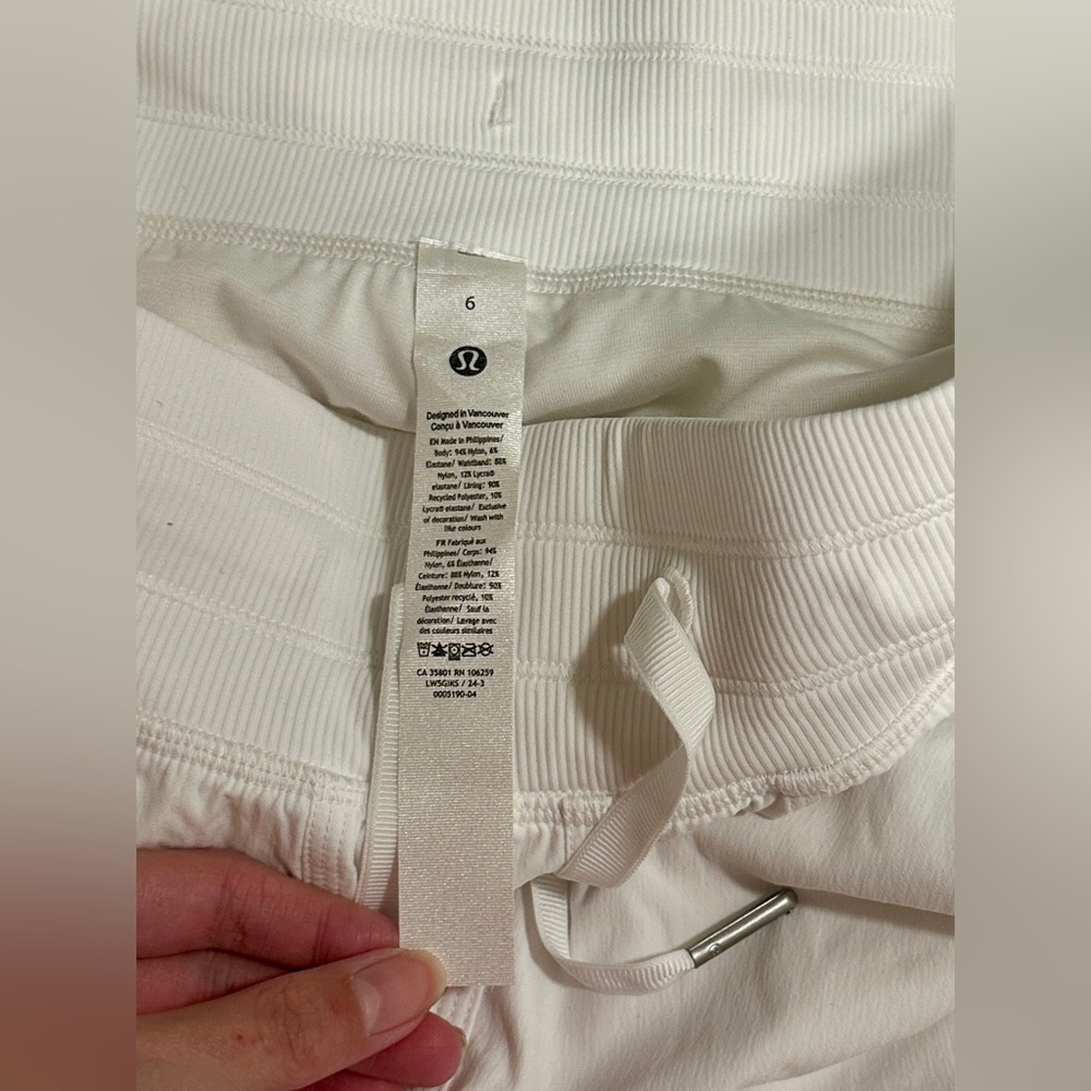 Lululemon NWOT Size 6 Dance Studio Mid-Rise Pant *Short (White) - Picture 5 of 6